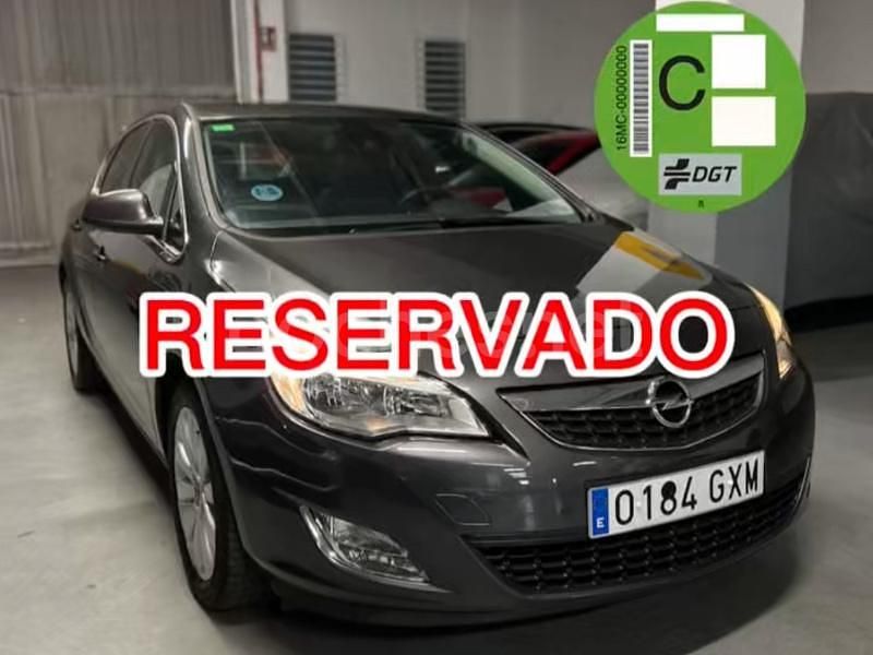 Gris / plata Usado 2010 Opel Astra Cosmo Berlina | 7990 € (Precio justo) - Imagen 1/4