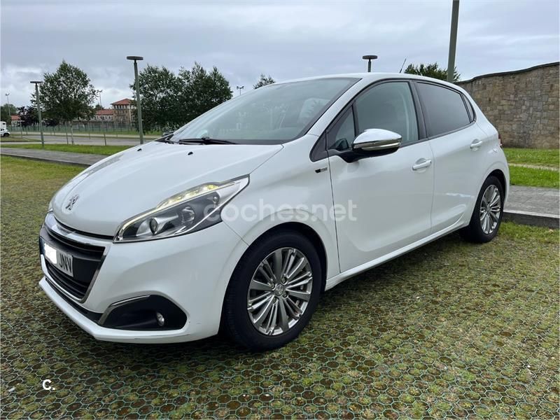 Blanco Usado 2016 Peugeot 208 Style Utilitario | 8300 € (Precio justo) - Imagen 1/4