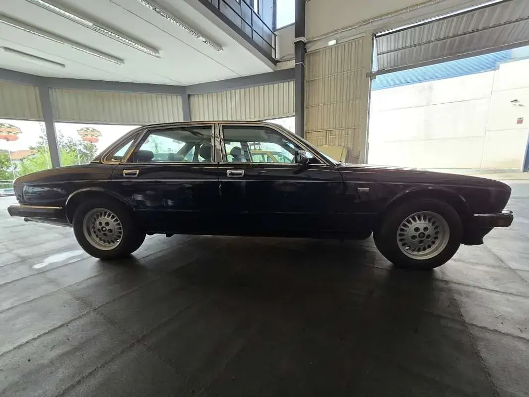 Usado Jaguar XJ 212 CV (155 kW) 1989 Azul Berlina