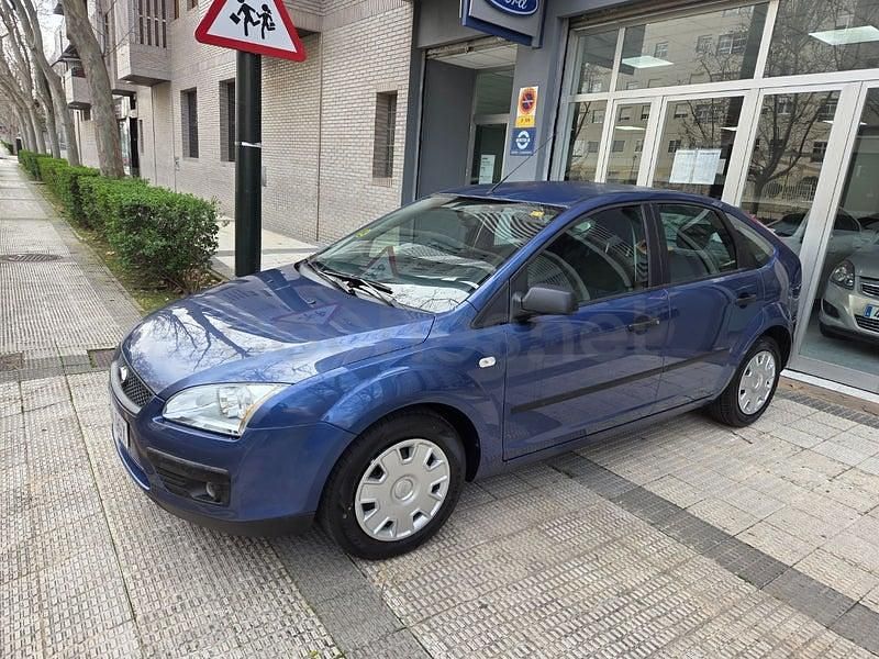 Usado Ford Focus Trend 101 CV (74 kW) 2005 Azul Berlina