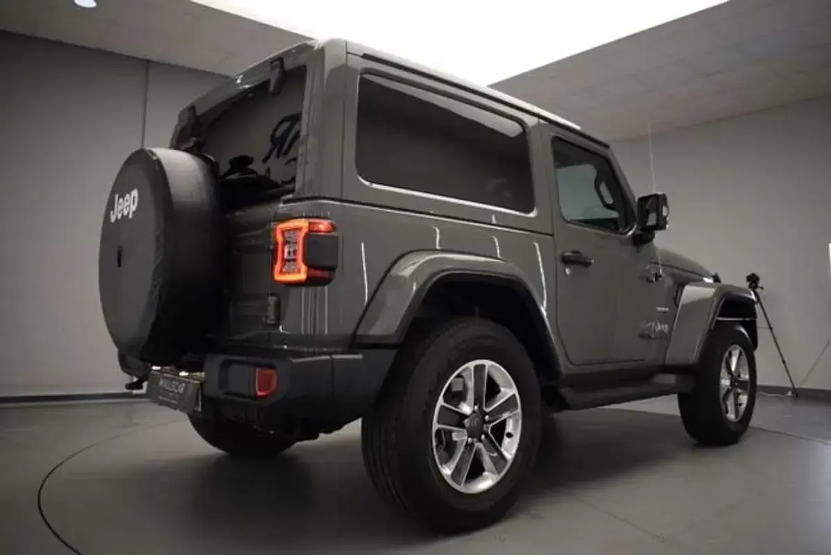 Usado Jeep Wrangler Sahara 200 CV (147 kW) 2021 Gris SUV