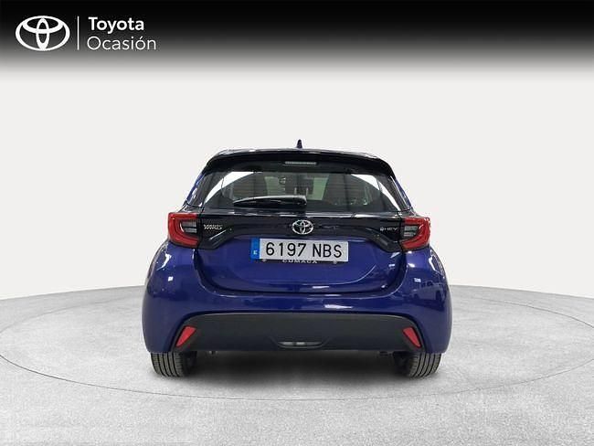 Usado Toyota Yaris Hybrid Active 116 CV (85 kW) 2025 Azul Berlina