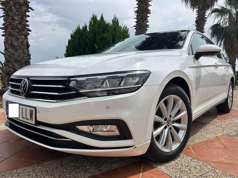 Blanco Usado 2021 VW Passat Executive Berlina | 19.000 € (Precio justo) - Imagen 1/4