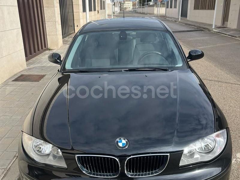 Negro Usado 2007 BMW 118 Utilitario | 7890 € (Un poco caro) - Imagen 1/4