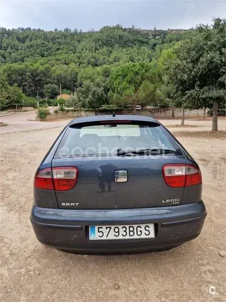 Usado Seat Leon 110 CV (80 kW) 2001 Negro Utilitario