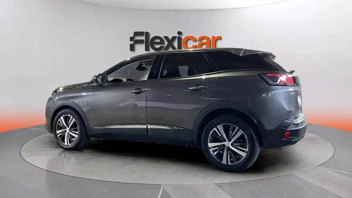 Usado Peugeot 3008 Allure 131 CV (96 kW) 2021 Gris SUV