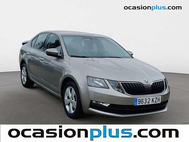 Usado Skoda Octavia Ambition 116 CV (85 kW) 2019 Beige Utilitario