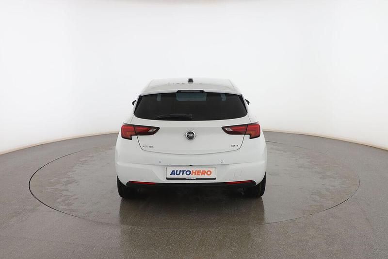 Usado Opel Astra Dynamic 135 CV (99 kW) 2017 Blanco Berlina