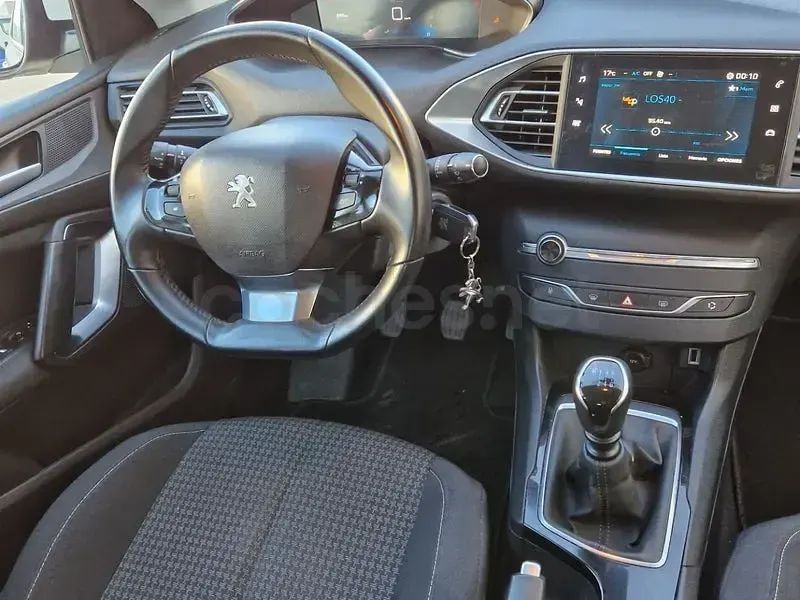 Usado Peugeot 308 Active 130 CV (95 kW) 2021 Blanco Berlina