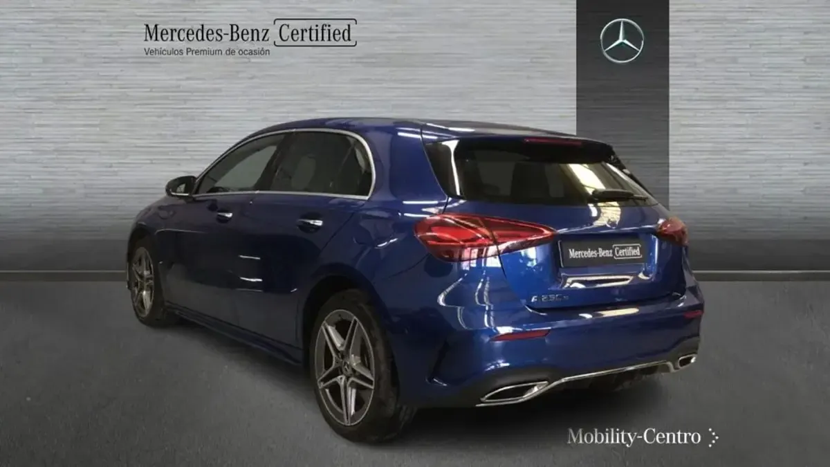 Usado Mercedes A250 163 CV (119 kW) 2025 Azul espectra