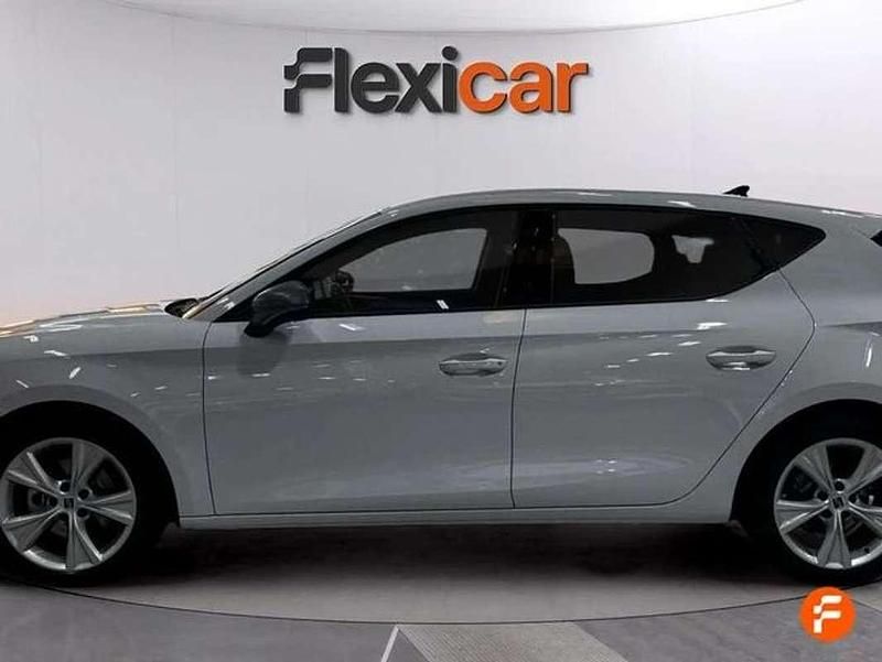 Usado Seat Leon FR 150 CV (110 kW) 2025 Blanco Berlina