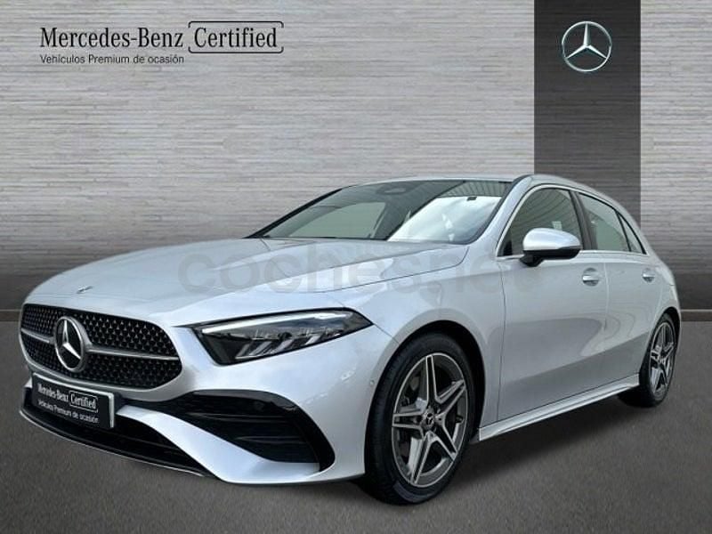 Usado Mercedes A180 AMG line 116 CV (85 kW) 2023 Plata iridio Berlina