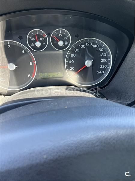 Begagnad Ford Focus Ghia 115 HK (84 kW) 2007 Grå Sedan