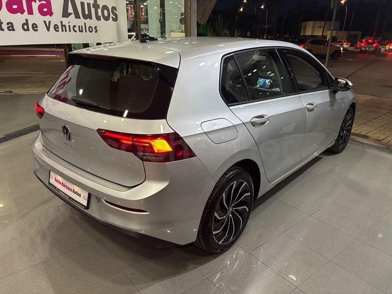 Usado VW Golf VIII Life 115 CV (84 kW) 2022 Gris / plata Berlina