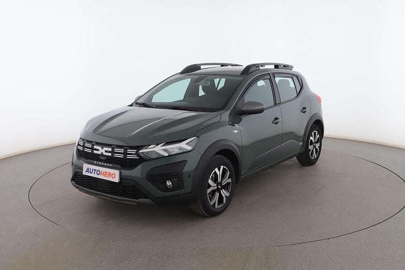 Usado Dacia Sandero Expression 91 CV (66 kW) 2023 Verde Utilitario