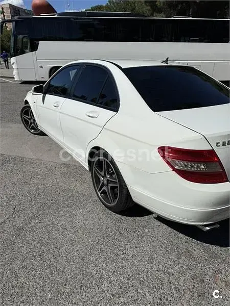 Usado Mercedes C220 170 CV (125 kW) 2010 Blanco Berlina