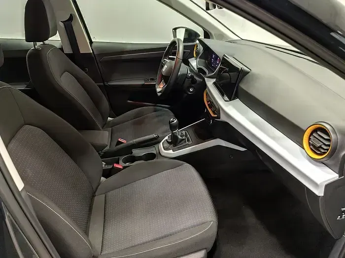 Usado Seat Arona Style 116 CV (85 kW) 2025 Gris SUV