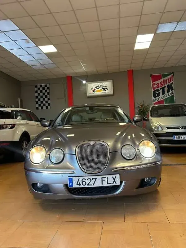Usado Jaguar S-Type Executive 207 CV (152 kW) 2007 Gris Berlina