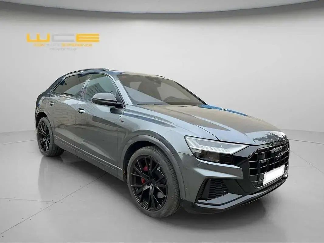 Usado Audi Q8 462 CV (339 kW) 2021 Gris SUV