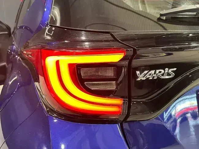 Usado Toyota Yaris 125 CV (91 kW) 2021 Azul Utilitario