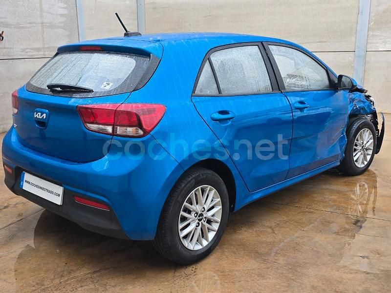 Usado Kia Rio 84 CV (61 kW) 2022 Azul Berlina