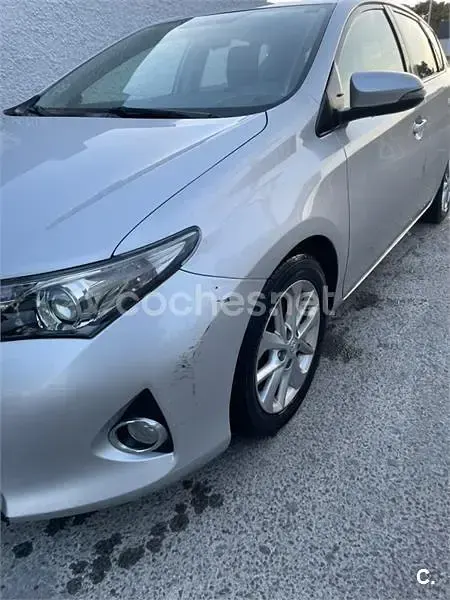Usado Toyota Auris Active 90 CV (66 kW) 2014 Gris / plata Berlina