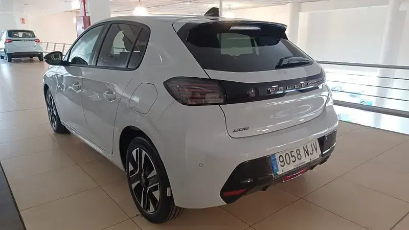 Nuevo Peugeot 208 Allure 100 CV (73 kW) 2025 Blanco Utilitario
