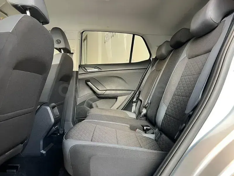 Usado VW T-Cross Sportline 110 CV (80 kW) 2022 Gris / plata SUV