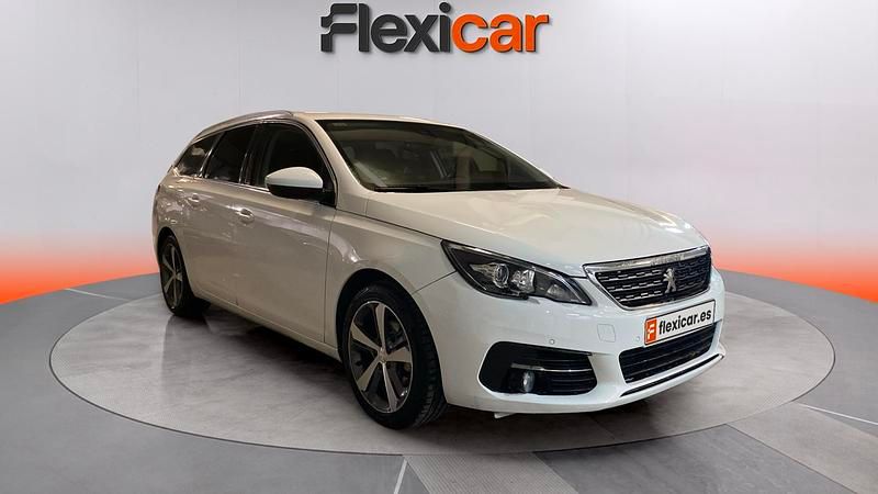 Usado Peugeot 308 SW Allure 131 CV (96 kW) 2020 Blanco Familiar