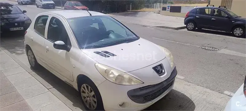 Usado Peugeot 206+ 75 CV (55 kW) 2009 Blanco Utilitario