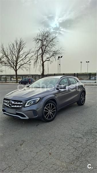 Usado Mercedes GLA180 122 CV (89 kW) 2017 Gris / plata SUV