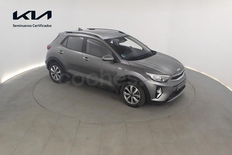 Usado Kia Stonic 100 HP (73 kW) 2025 Cinzento SUV