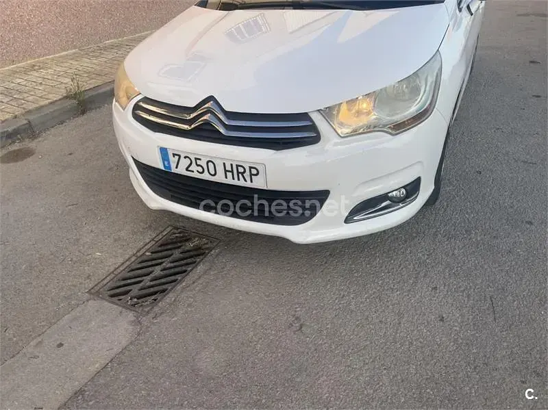 Usado Citroën C4 114 CV (83 kW) 2013 Blanco Berlina