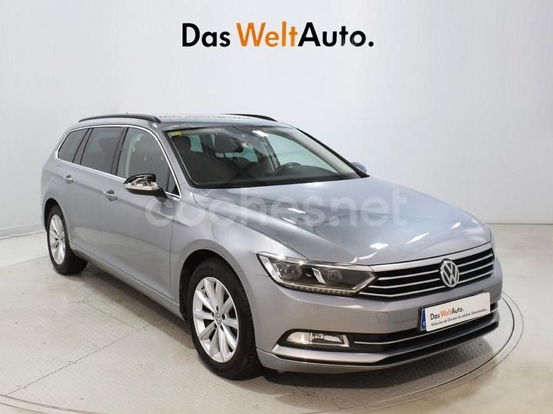 Gris / plata Usado 2018 VW Passat Advance Familiar | 23.900 € (Caro) - Imagen 1/4
