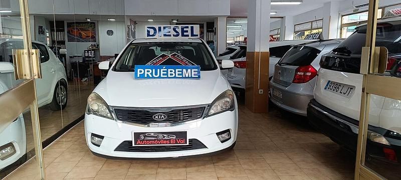 Blanco Usado 2011 Kia Ceed Berlina | 4690 € (Buen precio) - Imagen 1/4