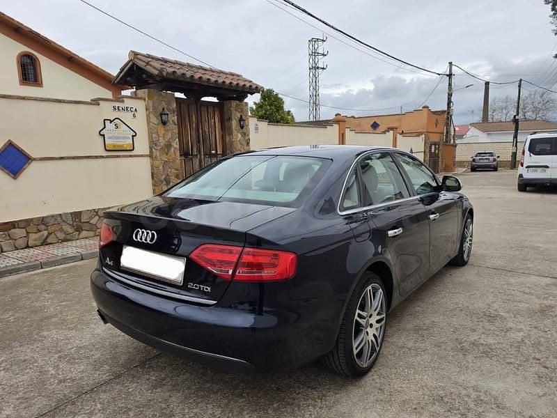 Usado Audi A4 143 CV (105 kW) 2009 Azul Berlina
