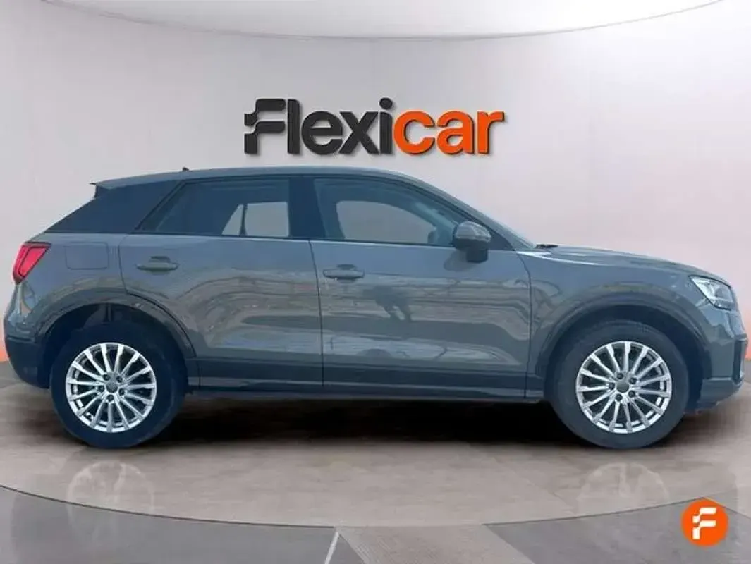 Usado Audi Q2 Design 116 CV (85 kW) 2019 Gris SUV