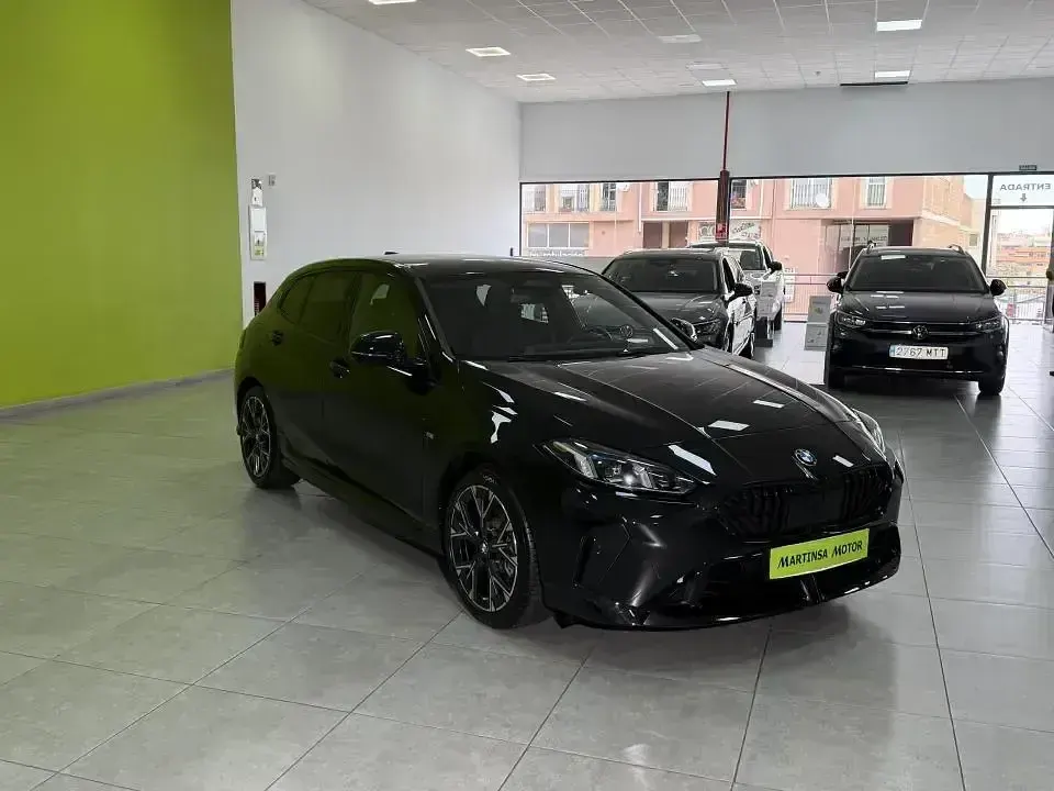 Begagnad BMW 120 M Sport 170 HK (125 kW) 2025 Svart Halvkombi