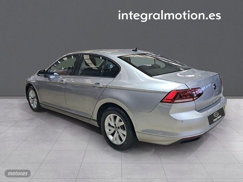 Usado VW Passat Business 119 CV (87 kW) 2020 Gris Berlina