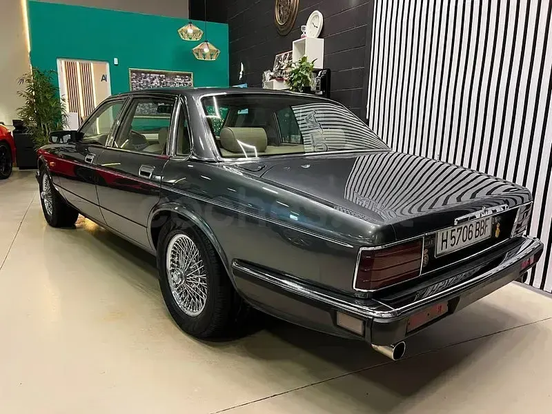 Usado Jaguar XJ6 Sovereign 200 CV (147 kW) 1991 Gris / plata Berlina