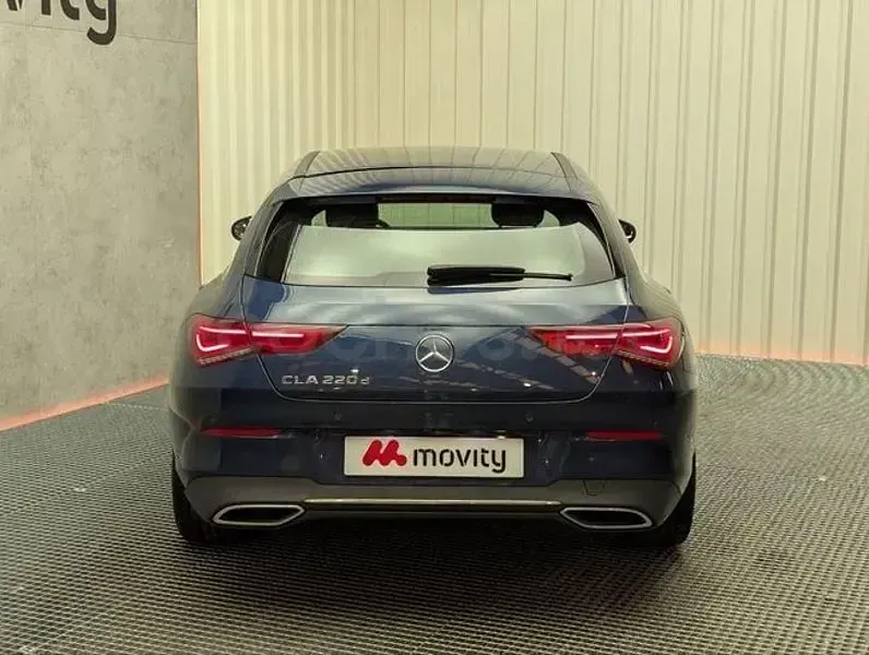 Usado Mercedes CLA220 Shooting Brake 190 CV (139 kW) 2021 Azul Familiar