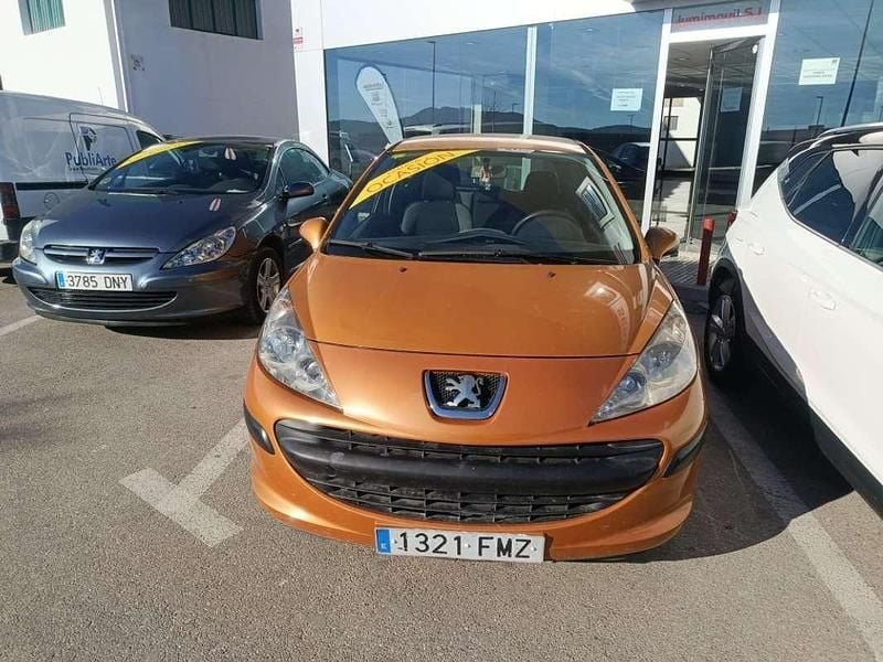 Usado Peugeot 207 75 CV (55 kW) 2007 Naranja Utilitario