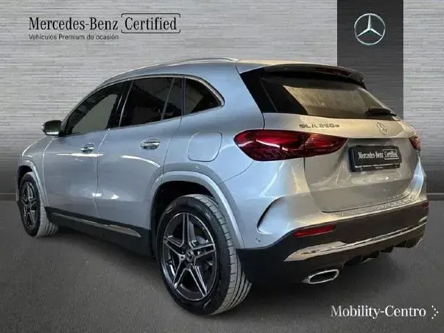 Usado Mercedes GLA250 218 CV (160 kW) 2025 Plata hightech SUV