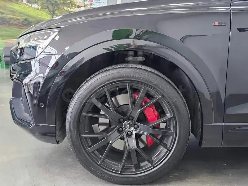 Usado Audi Q8 Ambiente 381 CV (280 kW) 2021 Negro SUV