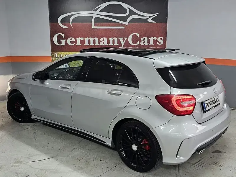 Usado Mercedes A200 AMG line 136 CV (100 kW) 2014 Gris / plata Utilitario