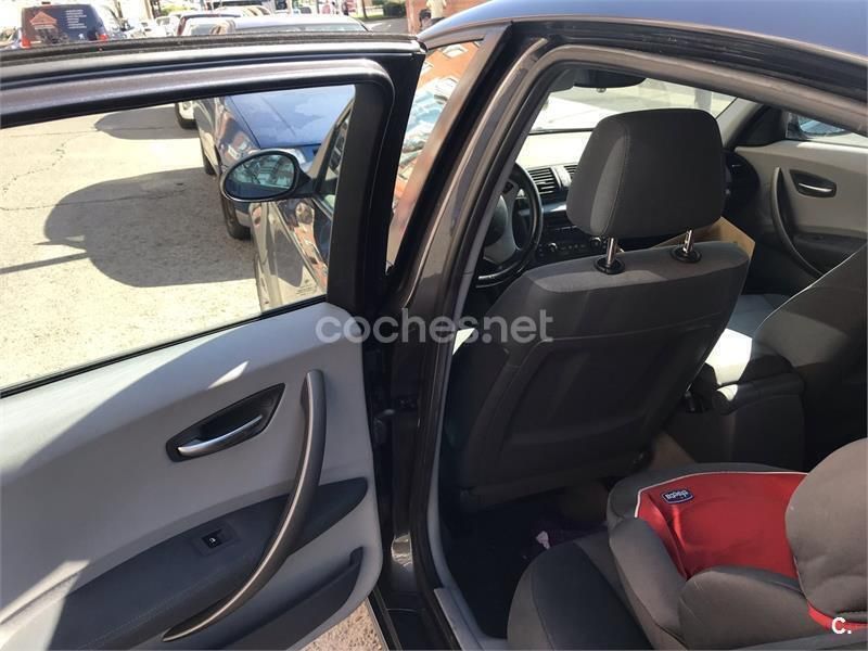 Negro Usado 2005 BMW 118 Utilitario | 3700 € (Precio justo) - Imagen 1/3
