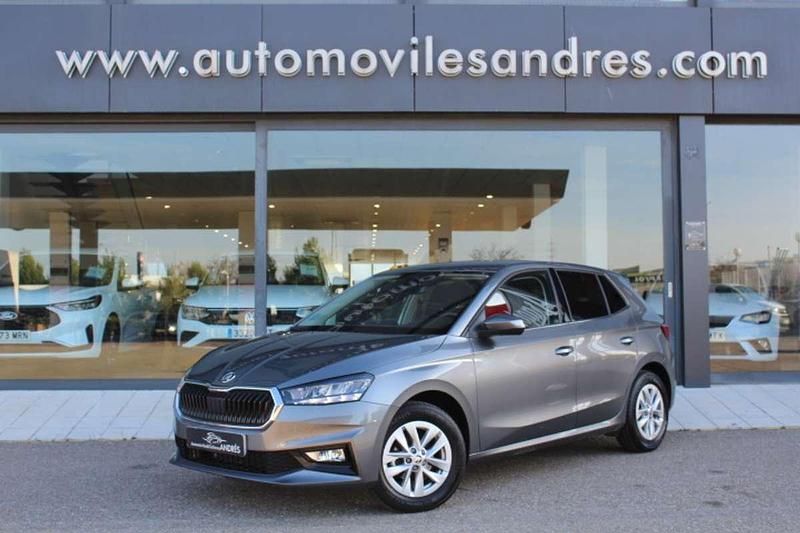 Gris Usado 2024 Skoda Fabia Selection Utilitario | 14.900 € (Super precio) - Imagen 1/4