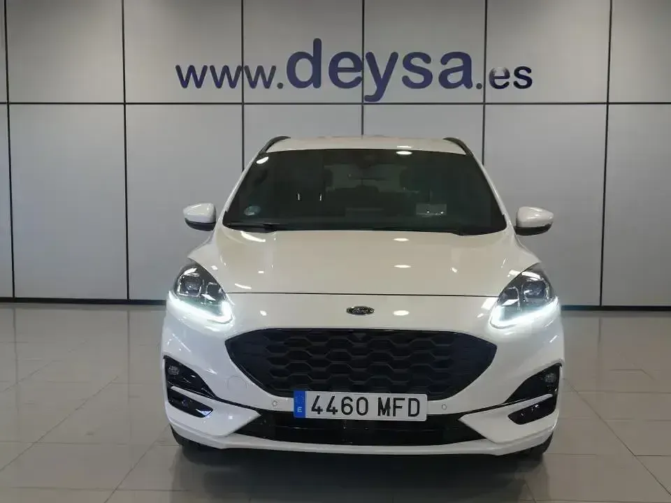 Usado Ford Kuga ST-Line X 190 CV (139 kW) 2023 Blanco SUV