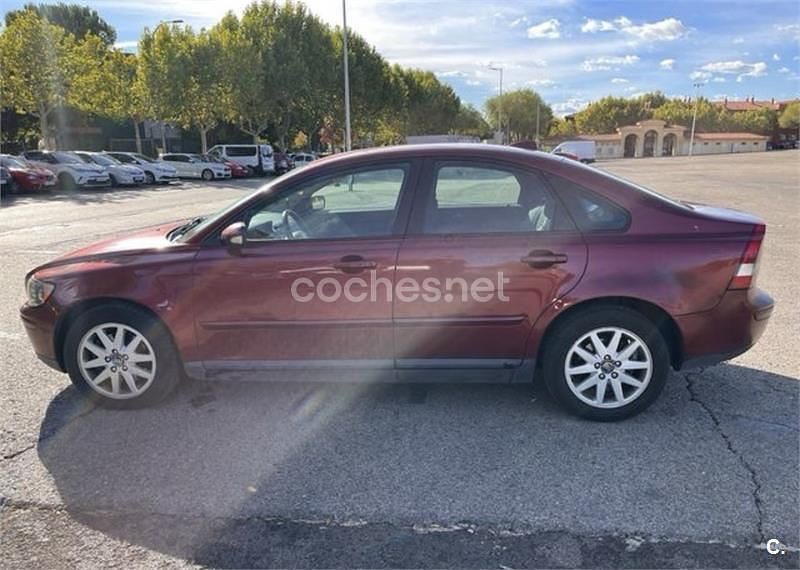 Usado Volvo S40 Kinetic 136 CV (100 kW) 2006 Granate Berlina
