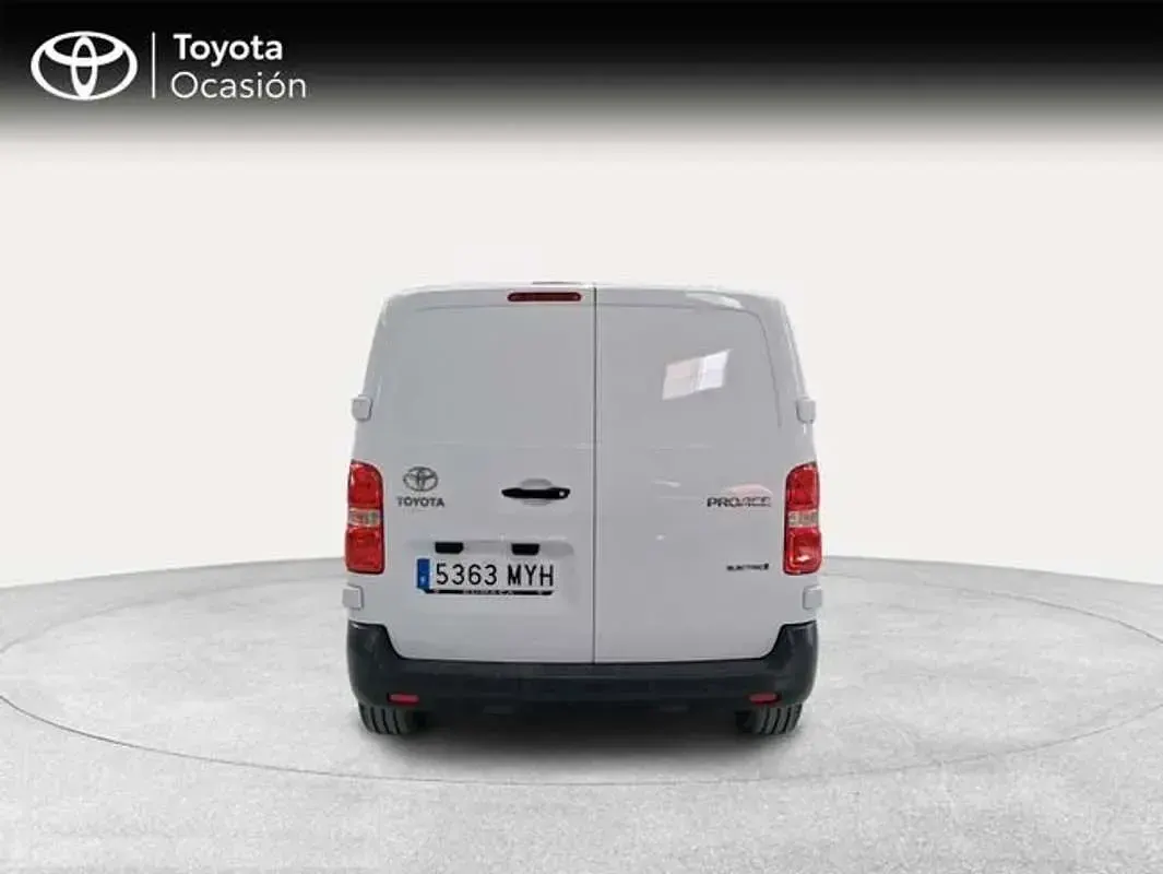 Usado Toyota Proace Plus 100 kW (136 CV) 2025 Blanco Monovolumen